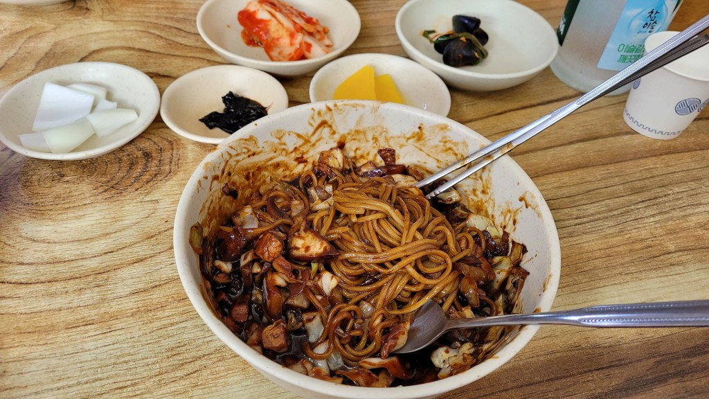 홍천 귀빈반점 짜장면 클로즈업