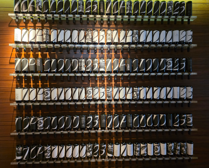 와인이 진열되어 있다