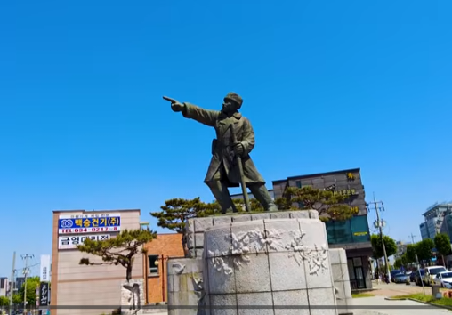 김좌진 장군의 동상 이미지