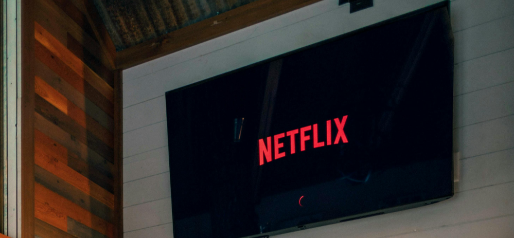 넷플릭스 벽걸이 tv 사진