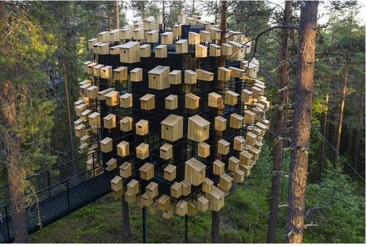 새 같이 잔다!...마치 새집 같은 비야케 잉겔스 그룹의 대형 &#39;tree house&#39; 호텔 VIDEO: Bjarke ingels group&#39;s &#39;biosphere&#39; treehouse hotel floats among 350 birdhouses