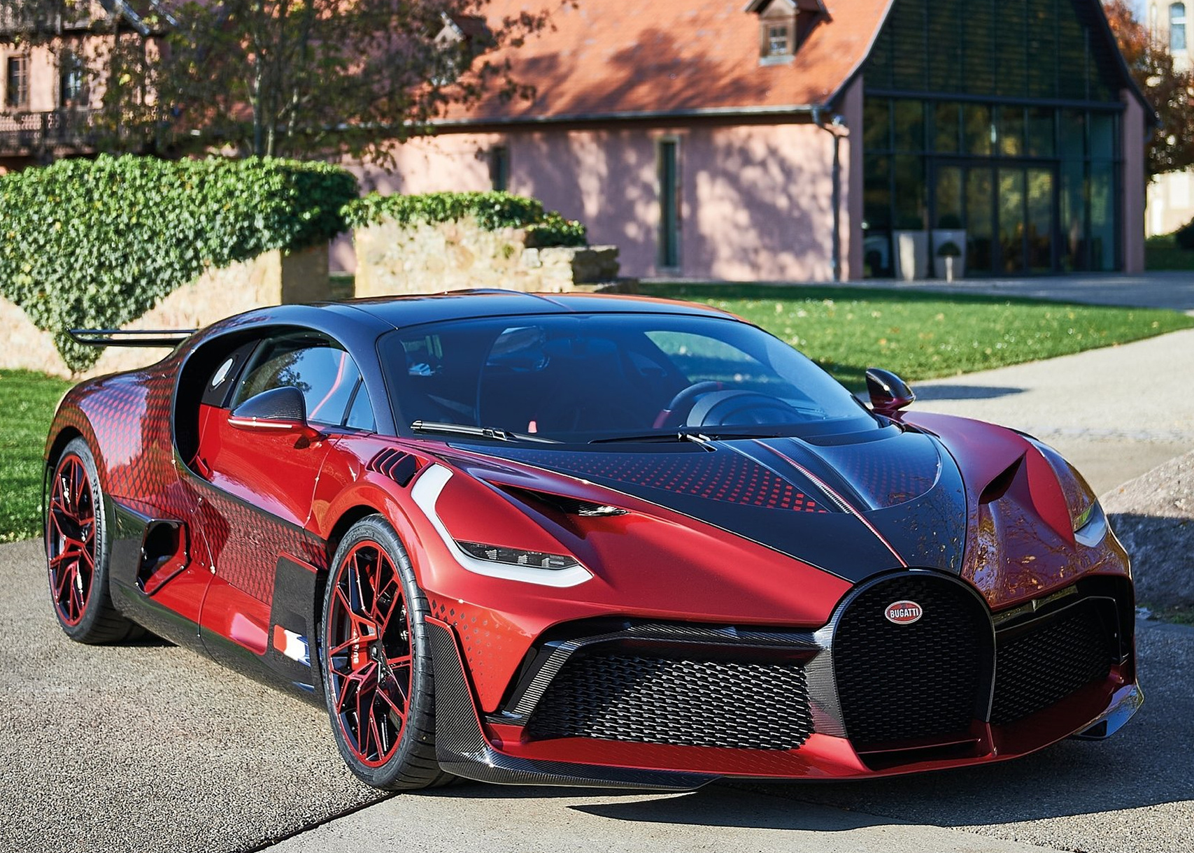 세계에서 가장 비싼 차 7위 - 부가티 디보