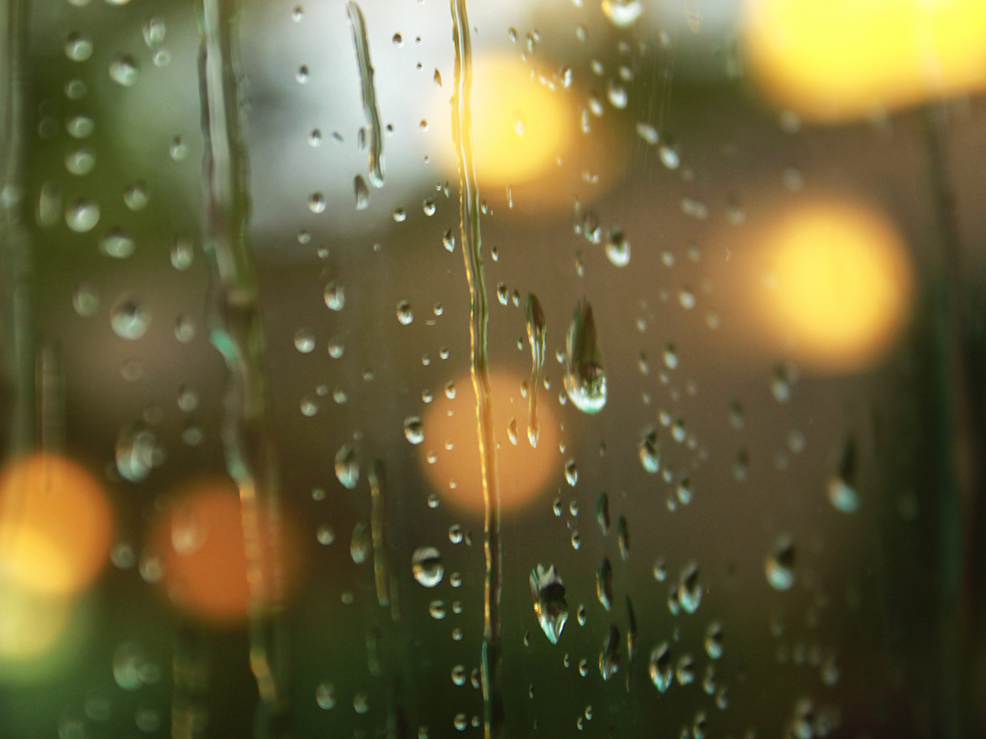 작은 보석처럼 빛나는 유리창에 맺힌 물방울 빗방울 저작권 없는 고화질 무료 이미지 다운로드
