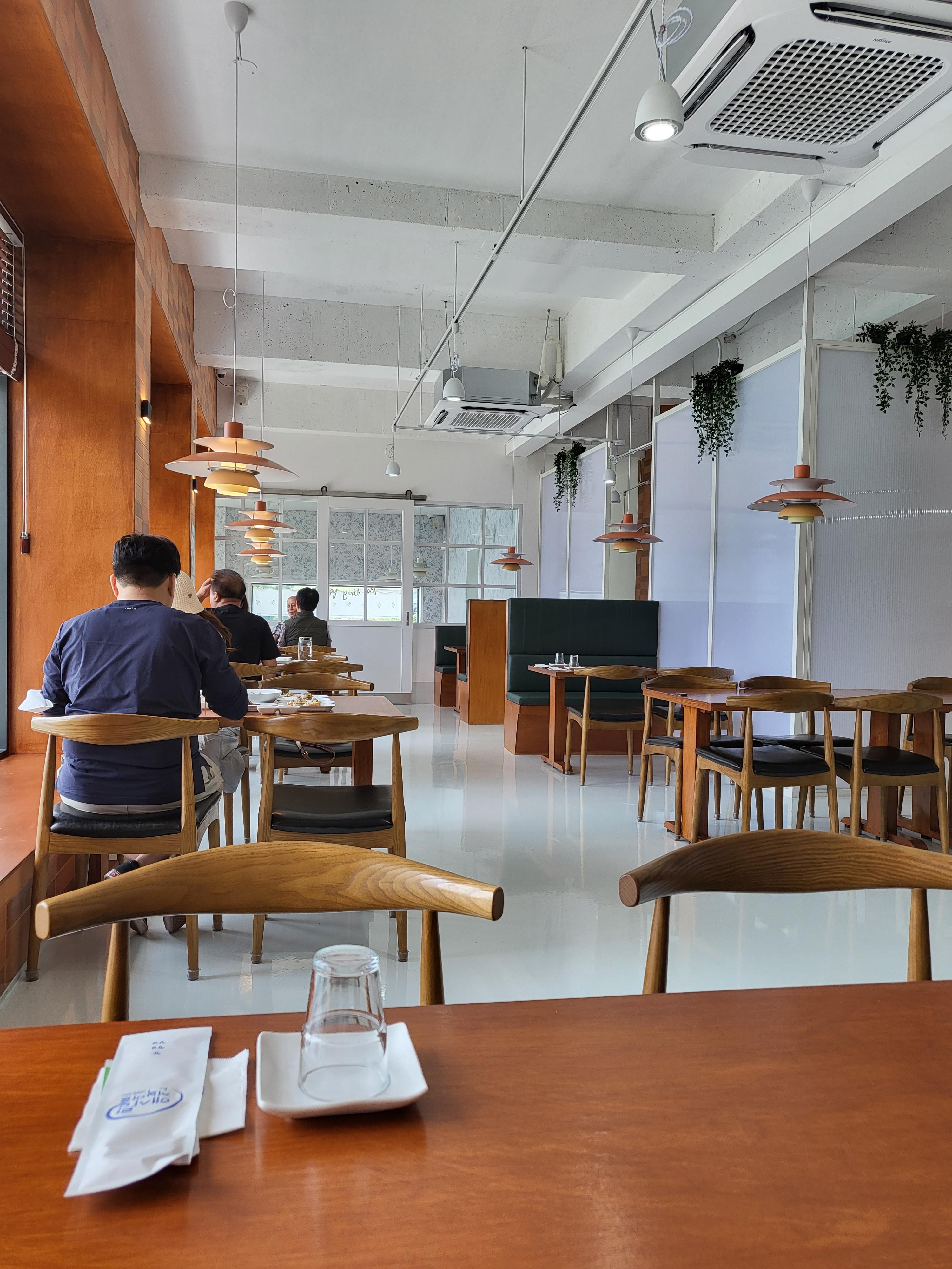 남해 해사랑전복마을 실내