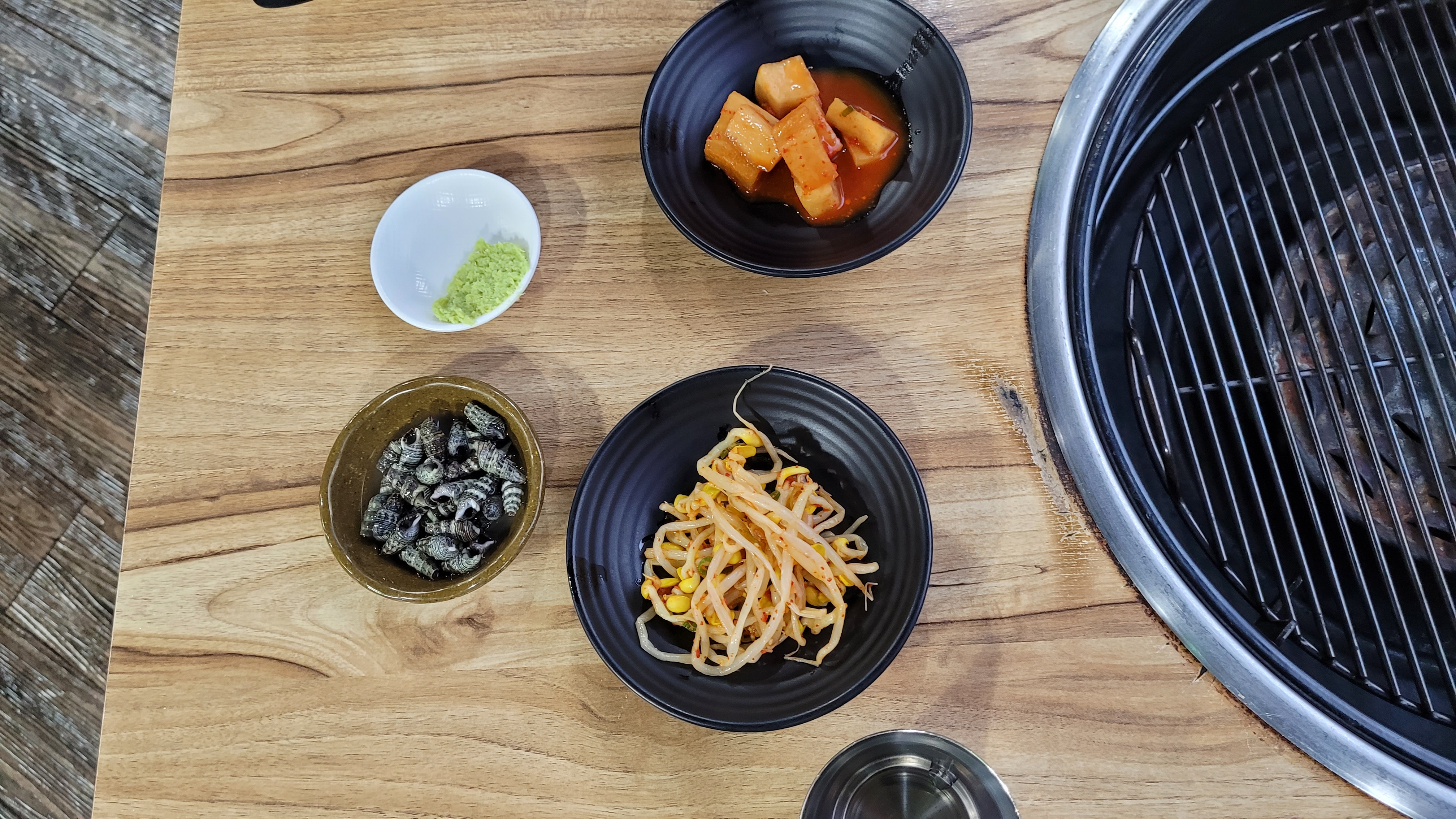 소라와 기본 반찬