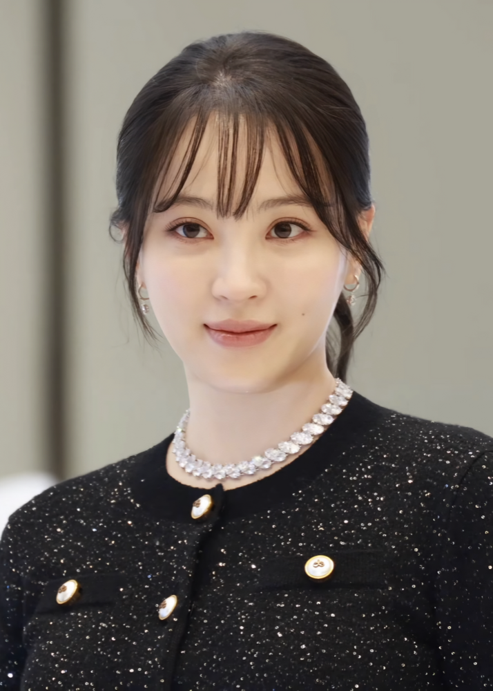 2026년 5월 말부터 나솔사계 MC를 맡은 배우 정혜성이 2025년 1월 브랜드 포토콜 행사에 참석한 모습