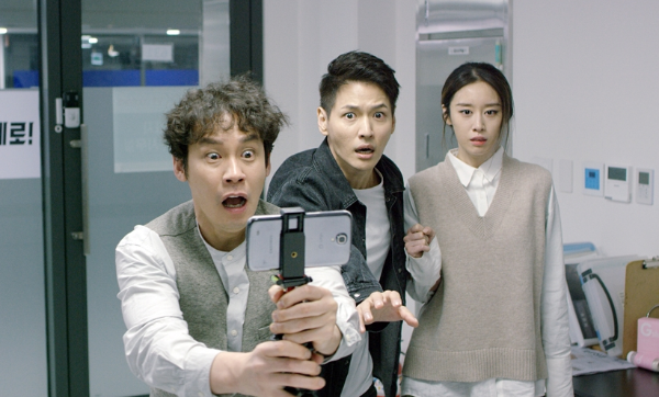 강남 좀비 영화 속 한장면