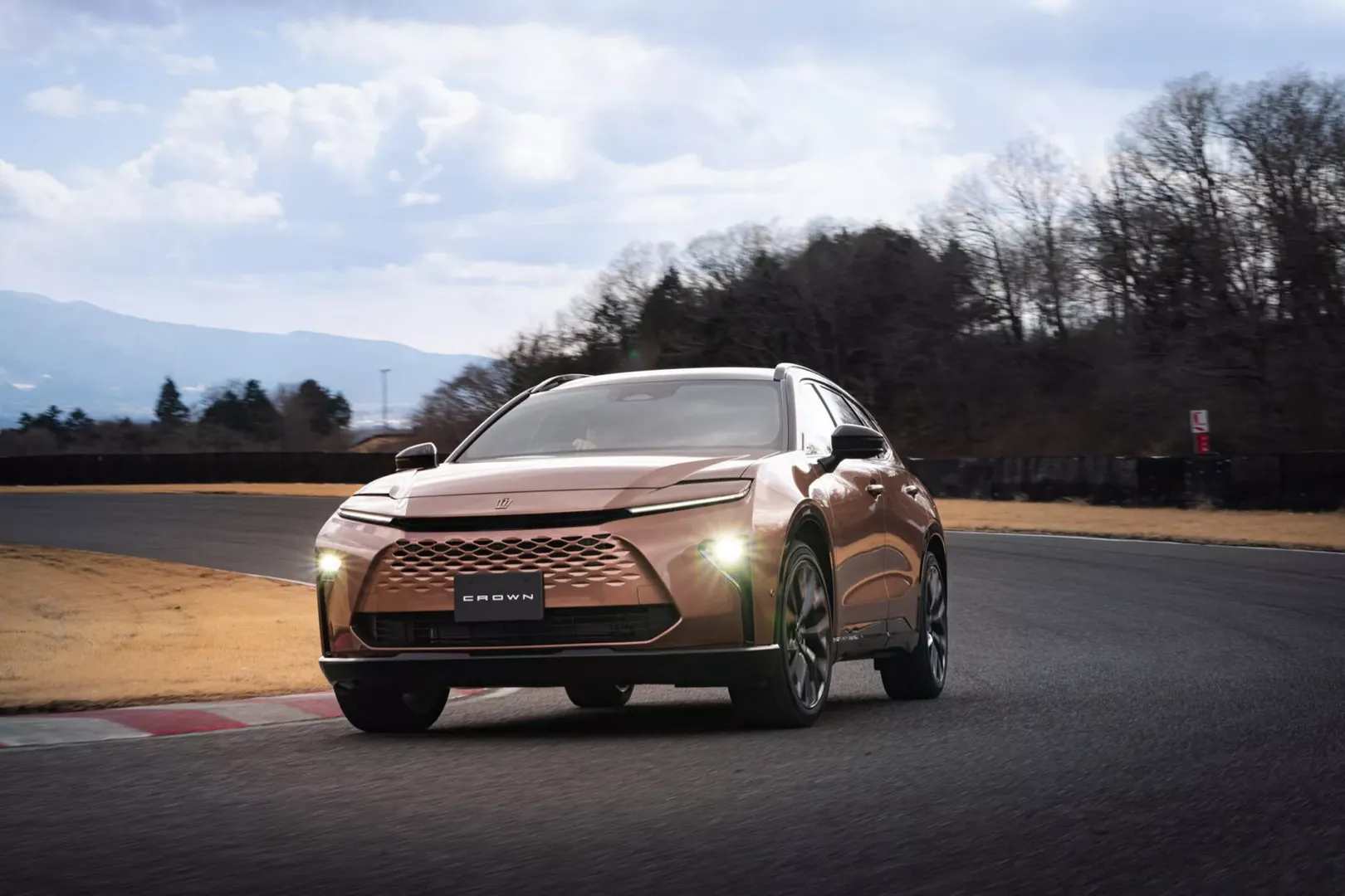 토요타 크라운 에스테이트 이미지