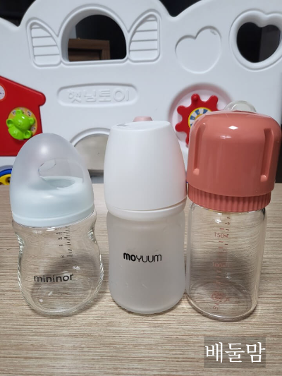 닥터브라운과 유미 젖병 사진.