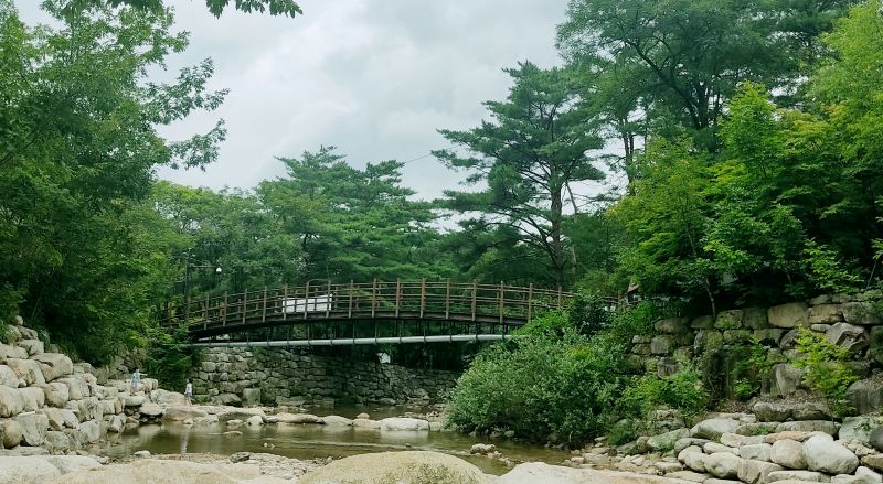 닷돈재 야영장의 송계계곡 모습