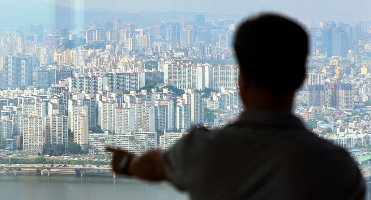 서울 여의도 63빌딩에서 바라본 마포구 아파트 모습.