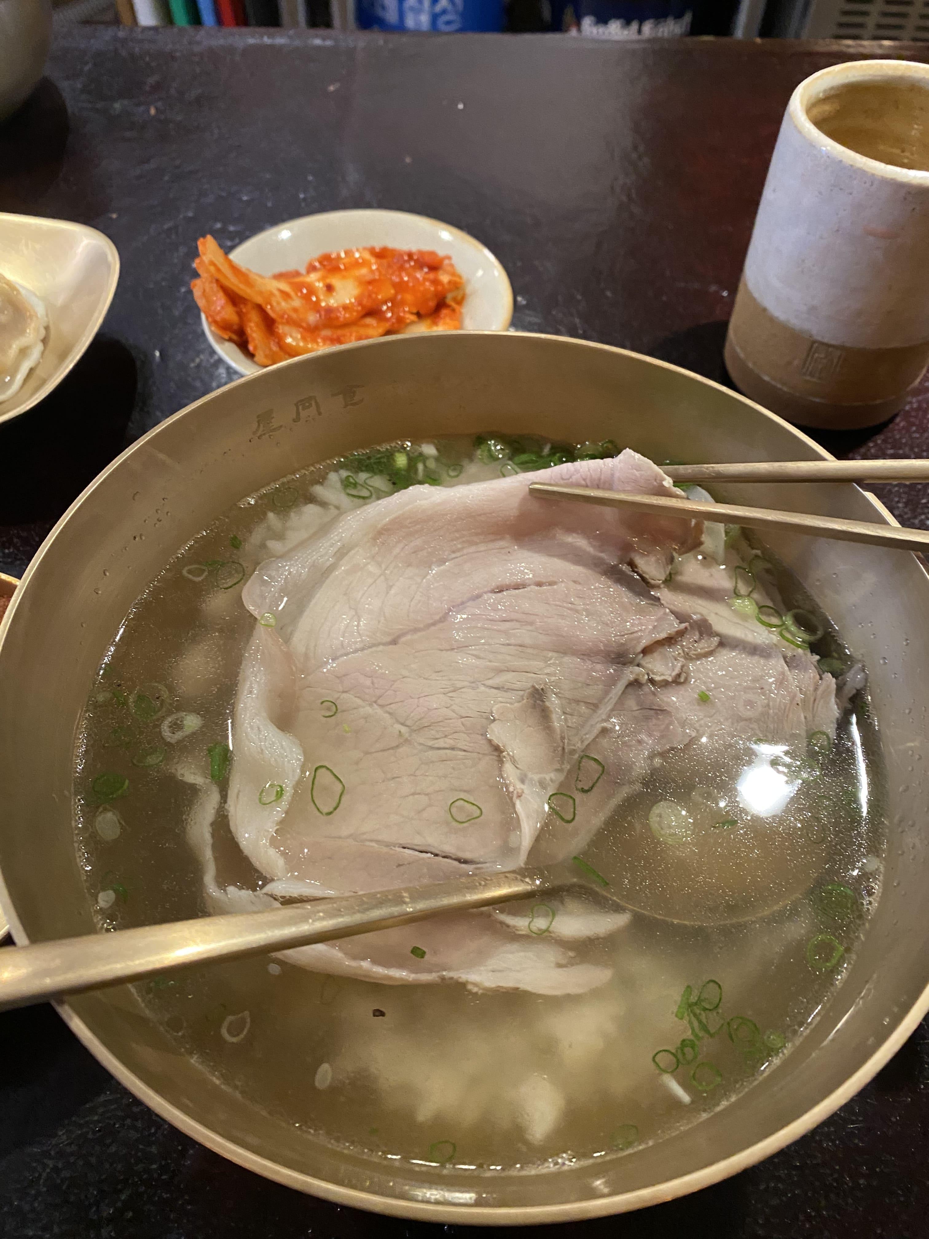 지리산 버크셔 K 흑돼지의 앞다리와 뒷다리 살