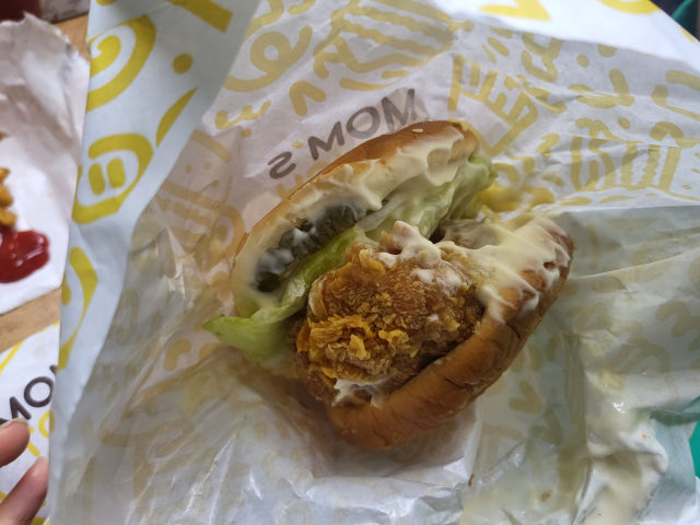 맘스터치 광교역점 싸이버거-1