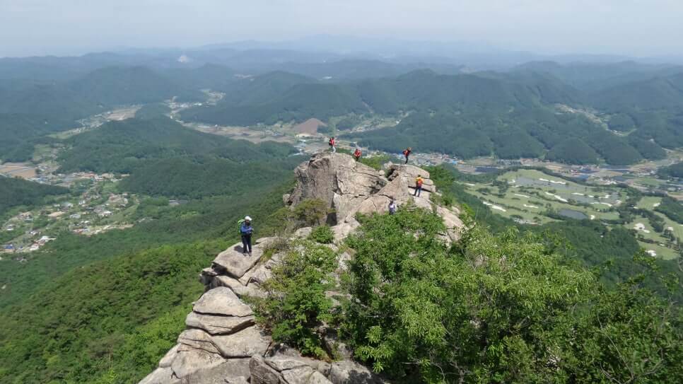 100대 명산 등산하기 마흔다섯번째 완주 대둔산 마천대를 중심으로 뻗어내린 웅장한 산세와 기암괴석이 병풍처럼 펼쳐져 절경이 있는
