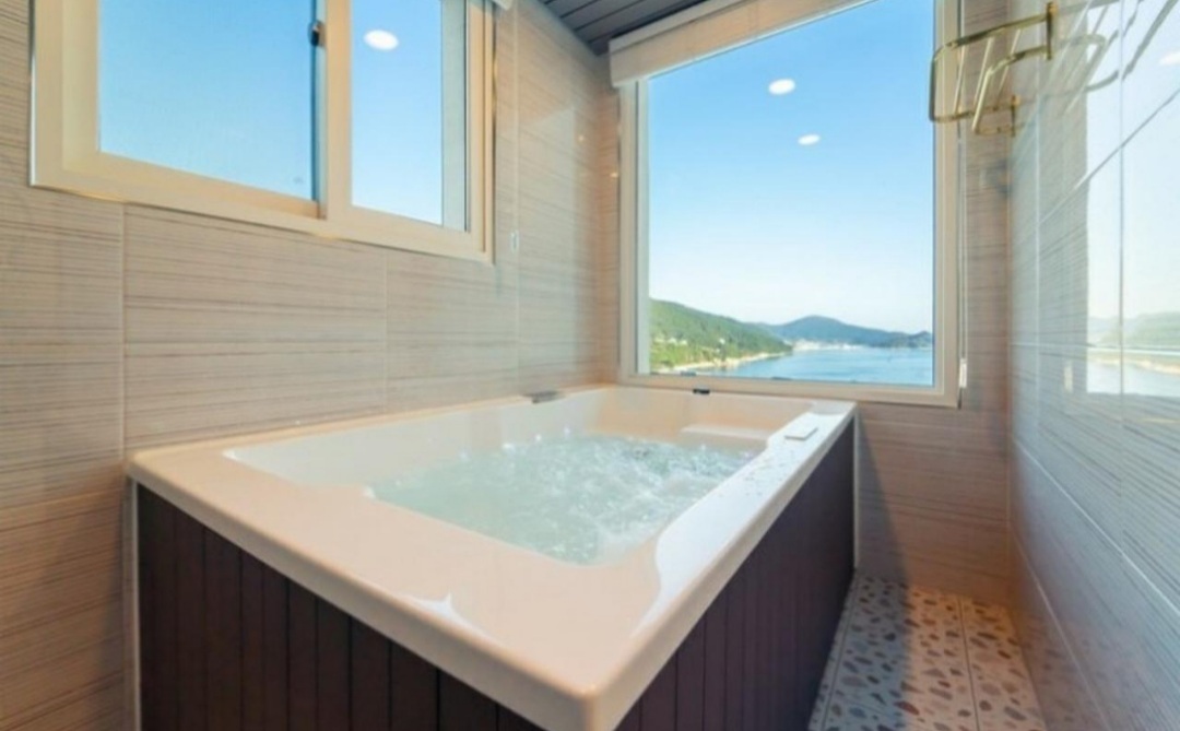 거제 림바발리스 펜션 302호 스파