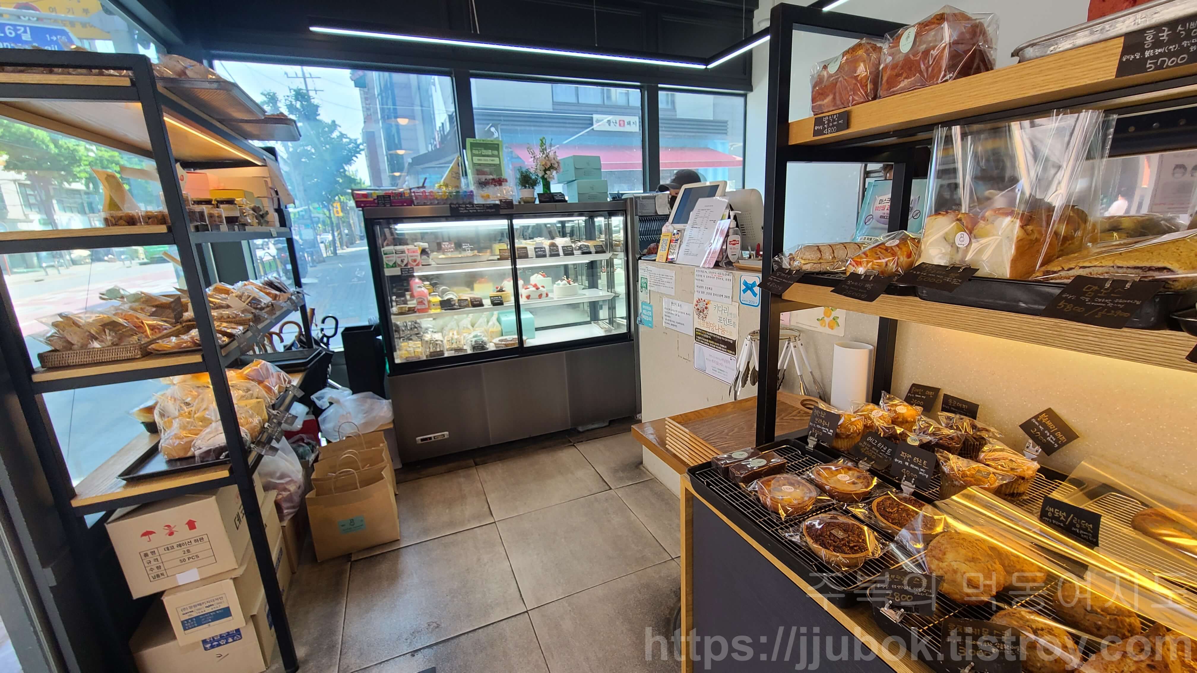 키다리-아저씨-베이커리-내부