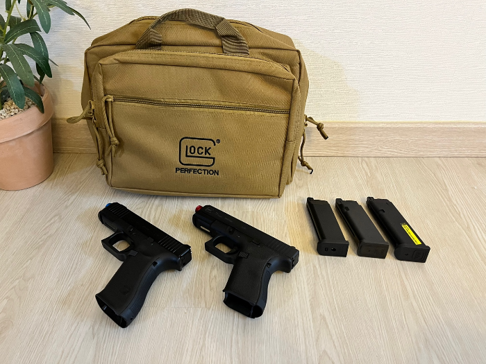 전술가방과 가스건&#44; 탄창