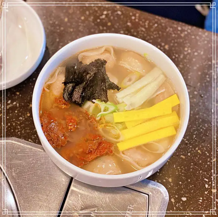 켄싱턴호텔 국회의사당역 여의도 맛집 손만두 떡국, 김치만두 만두국, 술국