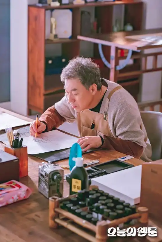 굽은_등의_백어진