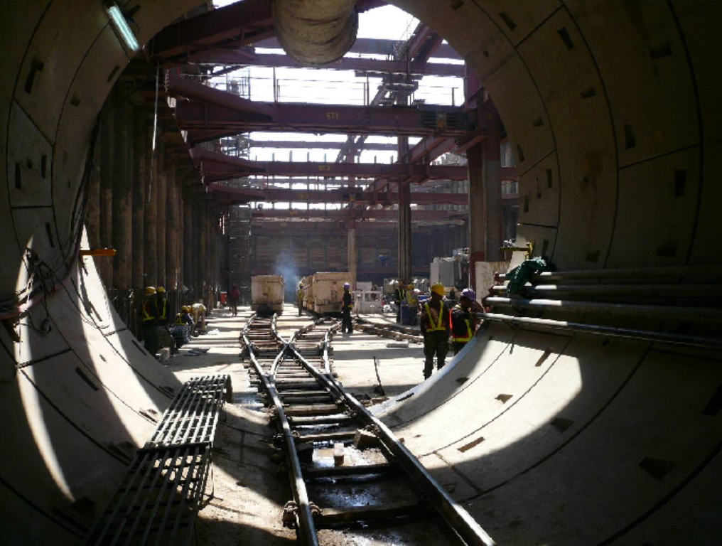 지하철 공사 사진