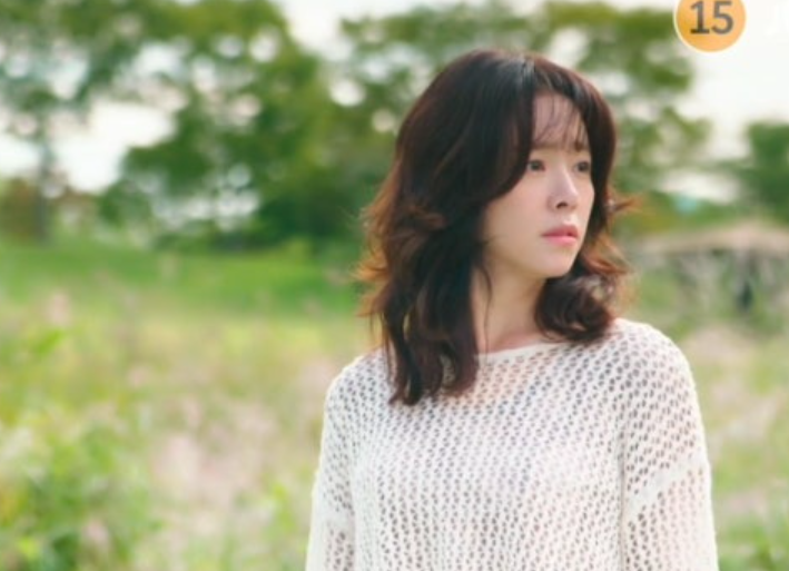 천국보다 아름다운, 한지민의 정체 - 먼 곳을 응시하는 아련한 눈빛의 한지민