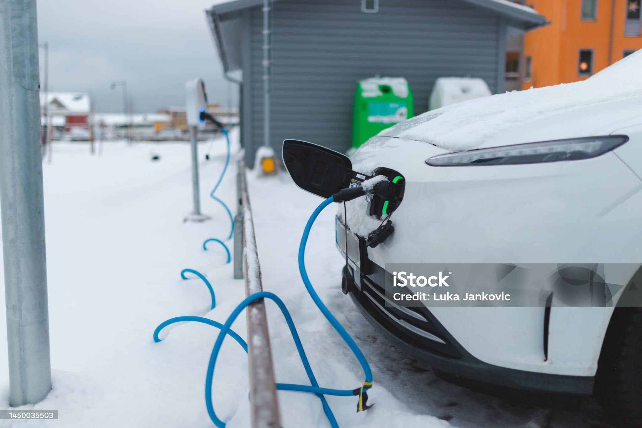 전기차의 겨울철 주행거리 감소 문제와 해결 방법