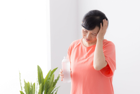 머리가 아픈 여성