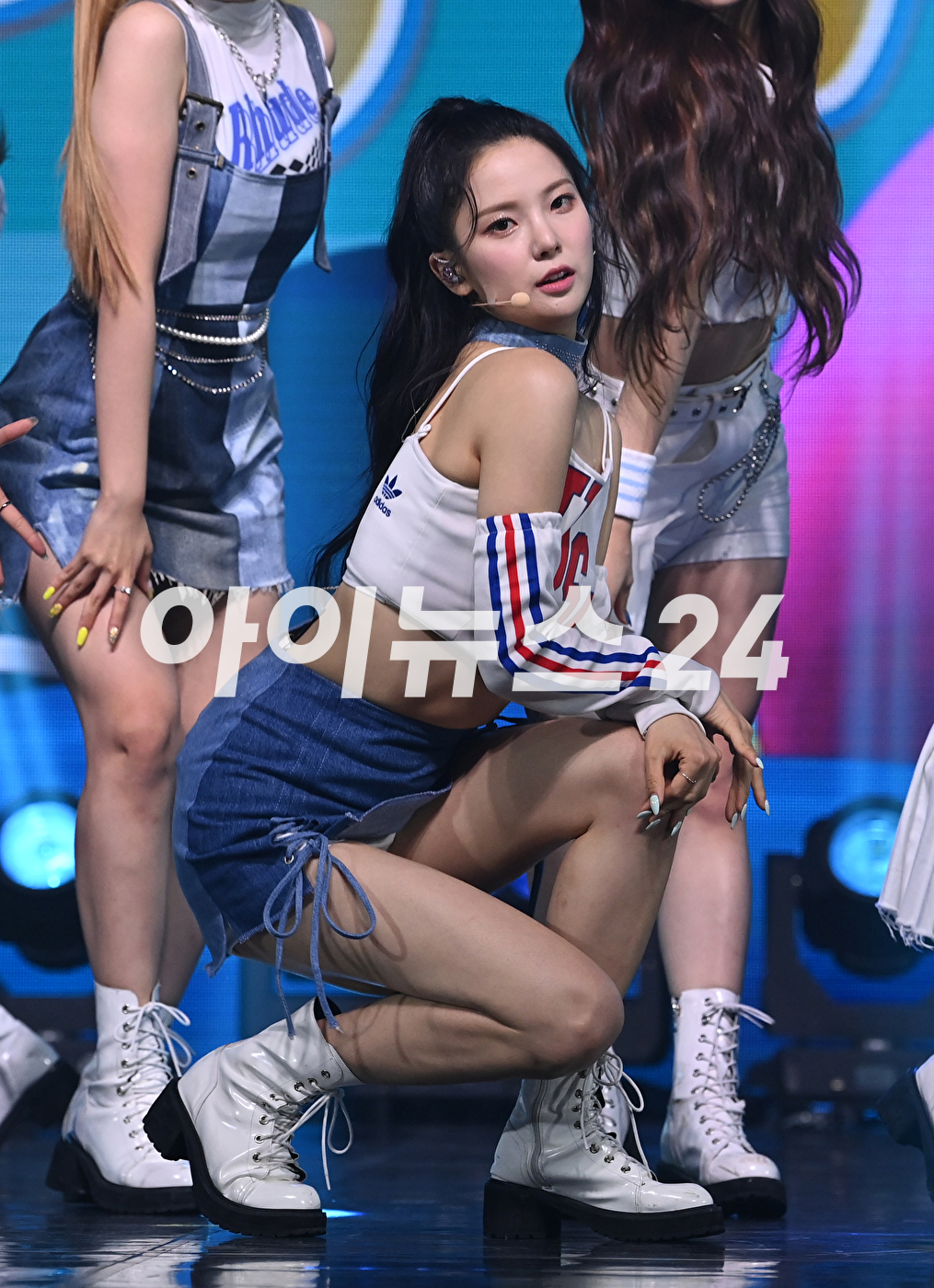 그룹 케플러 최유진이 20일 오후 서울 광진구 광장동 예스24라이브홀에서 열린 두 번째 미니앨범 'DOUBLAST' 발매 기념 쇼케이스에 참석해 공연을 하고 있다. [사진=김성진 기자]