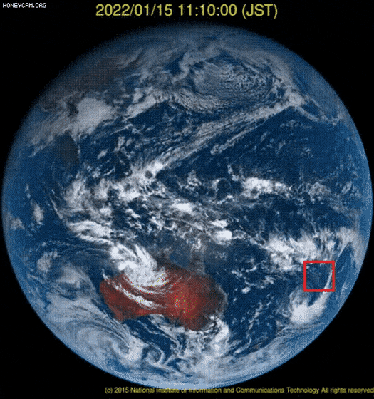 위성지도에서-보이는-해저화산-폭발-모습