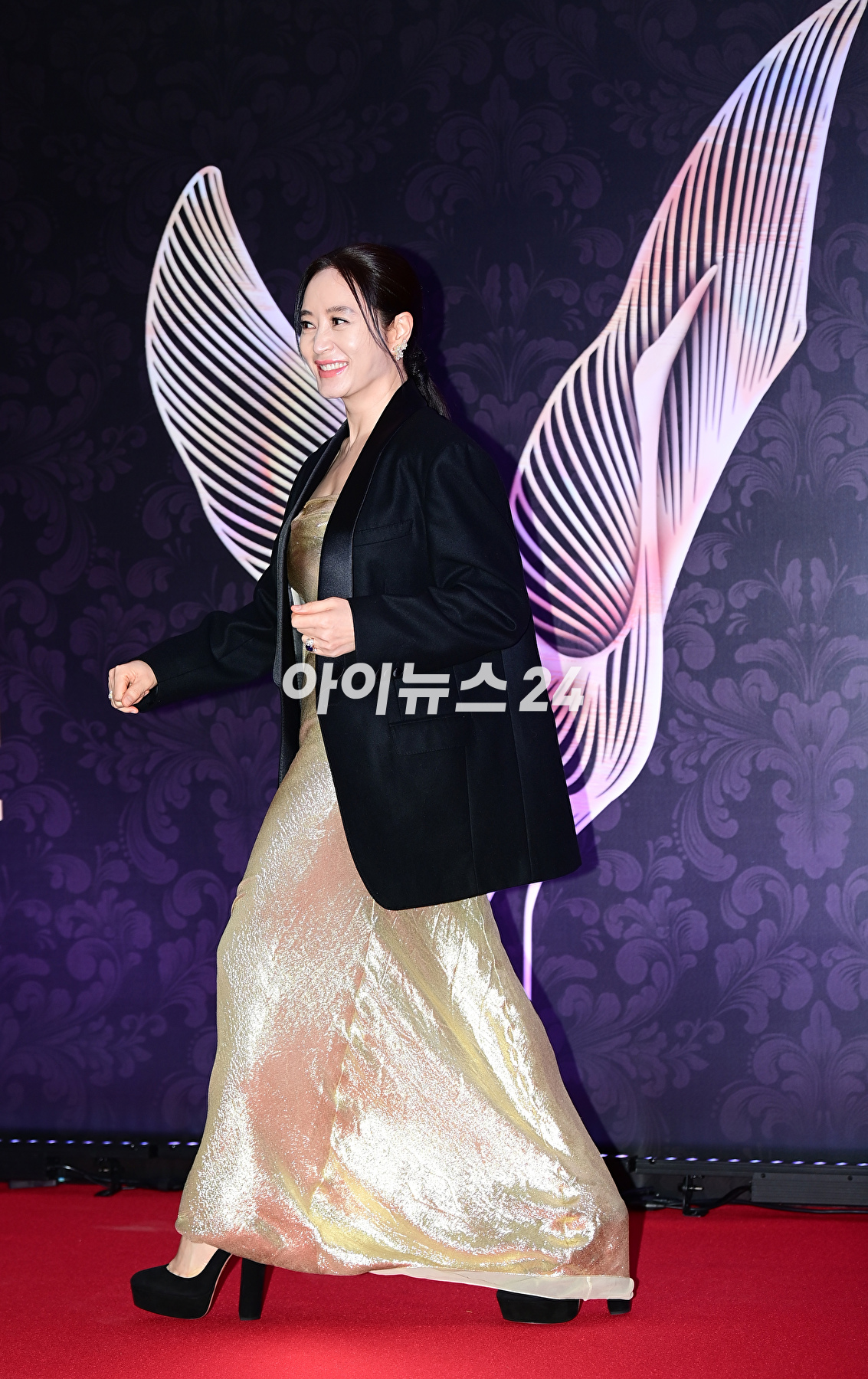 배우 김혜수가 7일 오후 서울 강남구 논현동 건설회관 비스타홀에서 열린 '28회 춘사국제영화제' 시상식에 참석하고 있다. [사진=정소희 기자]