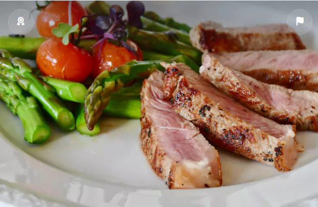 고기와 야채 한 접시