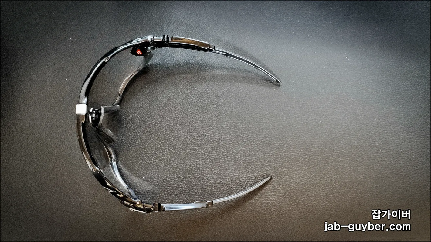 오클리 죠브레이커 착용 시 측면 실루엣