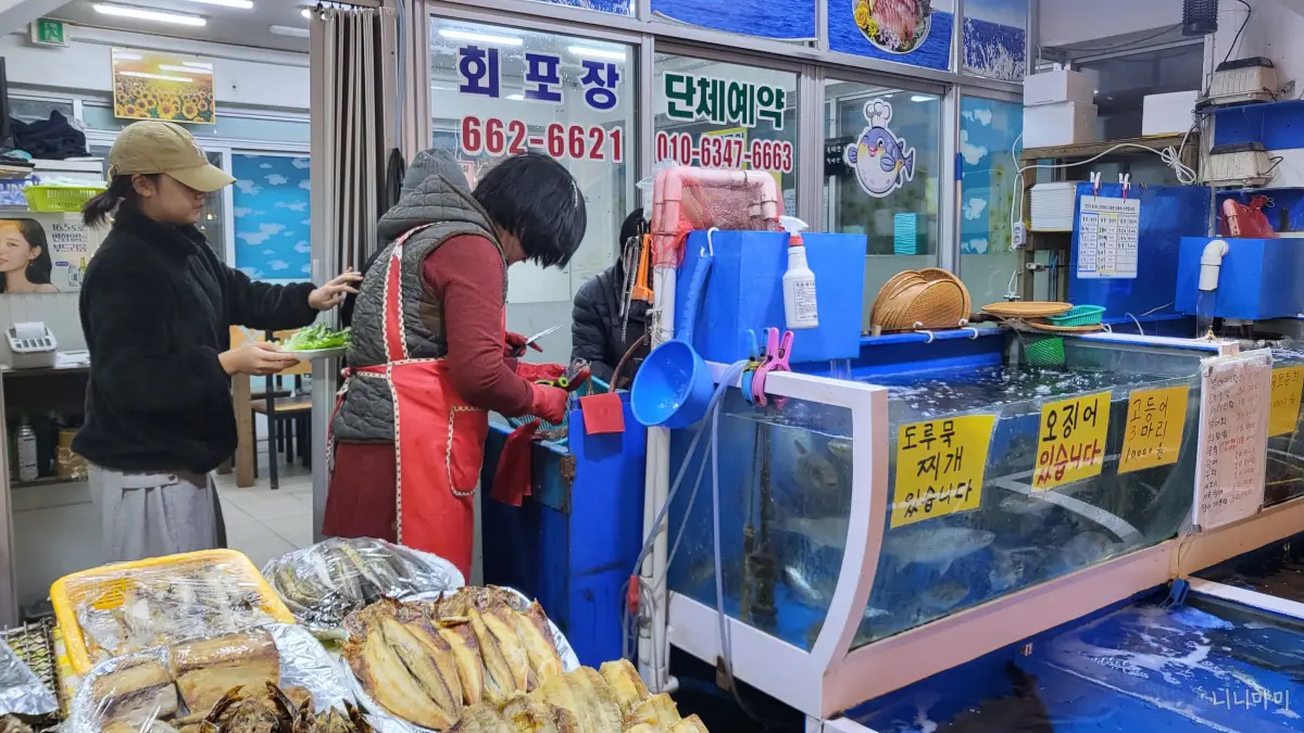 새우손질중-친절한사장님-완전추천