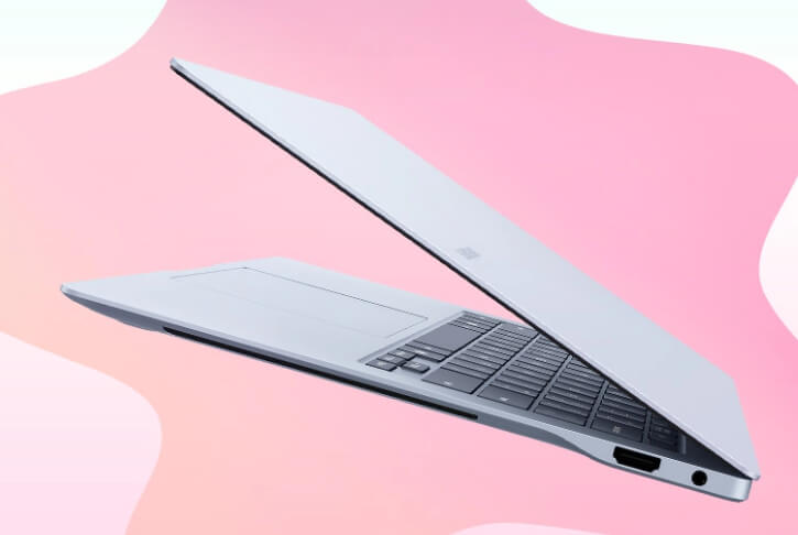 분홍 바탕에 노트북 사진