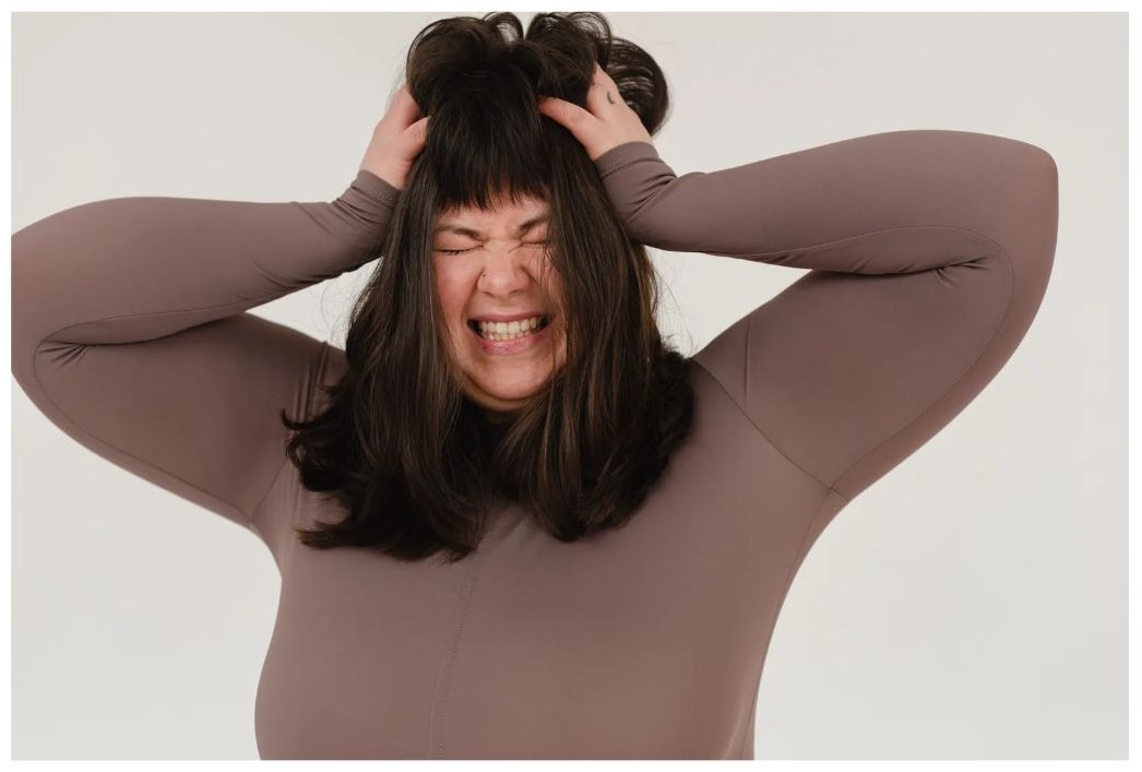 분노하는 여자 이미지