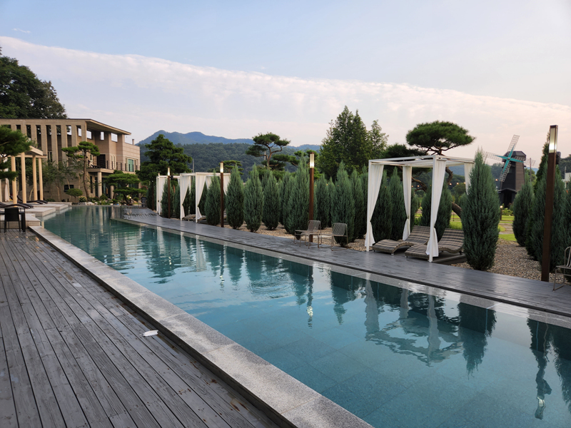 더리버에스_풀빌라_수영장_02