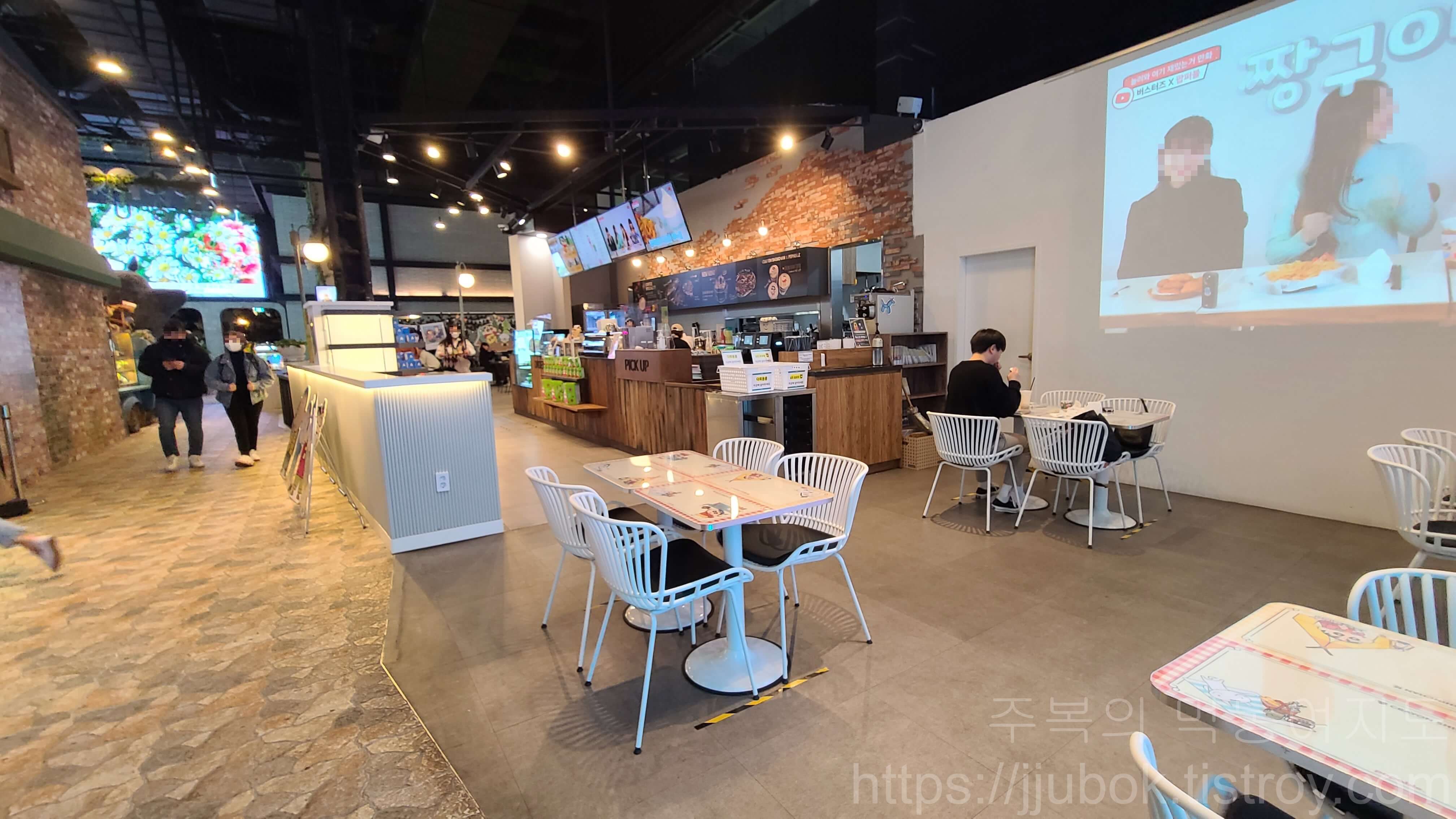 용산역-아이파크몰-6층-캠핑장-옆-카페-3