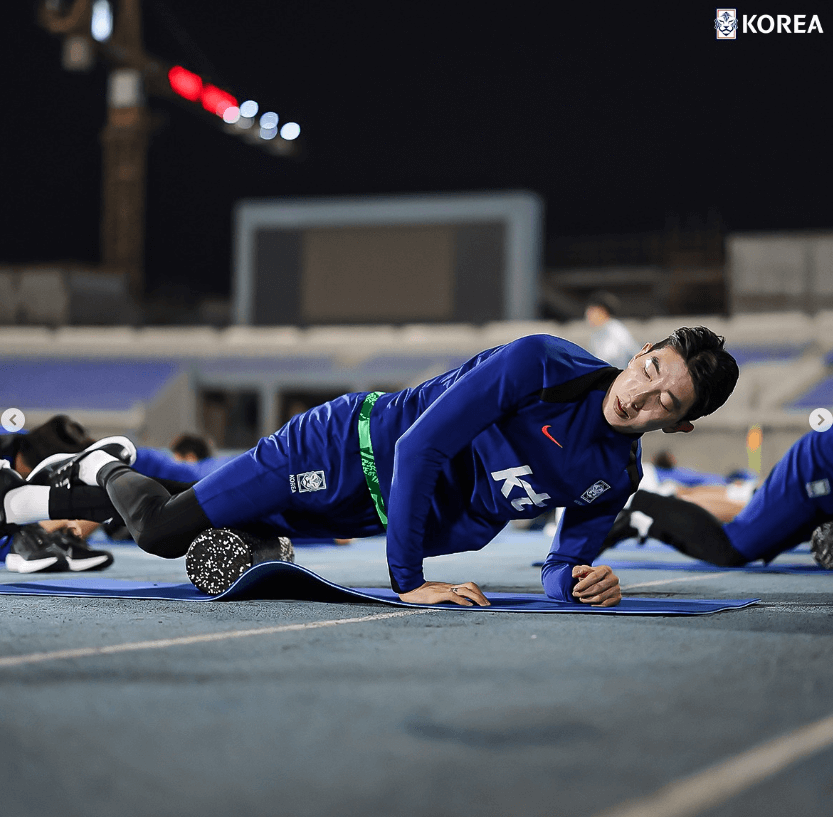 쿠웨이트전 무료 중계 경기 일정과 관련하여 몸풀기 중인 대표팀 선수