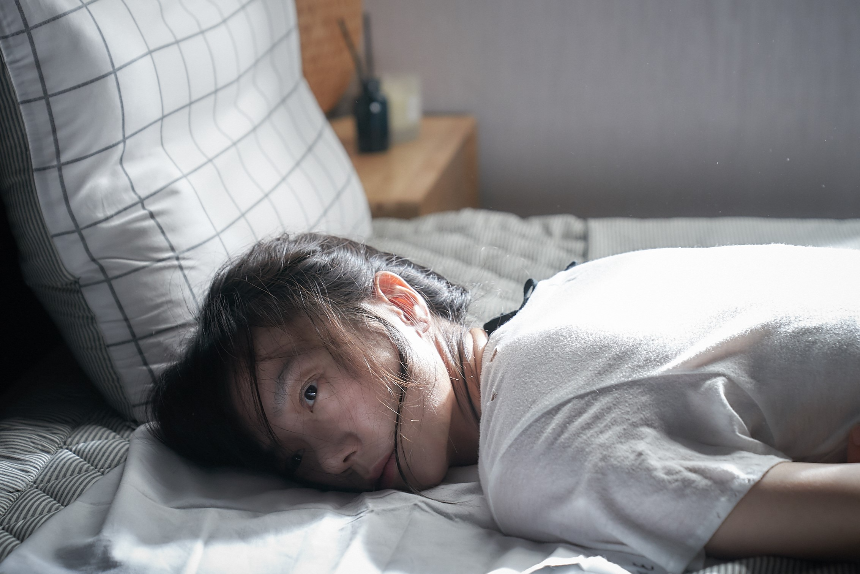 2025 영화 &#39;바이러스&#39; 리뷰 : 감염되면 사랑에 빠지는 독특한 로맨스