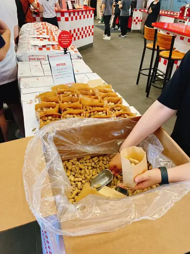 [강남 수제버거] Five Guys 파이브가이즈 강남에 상륙한 미국 버지니아주 수제버거 솔직후기