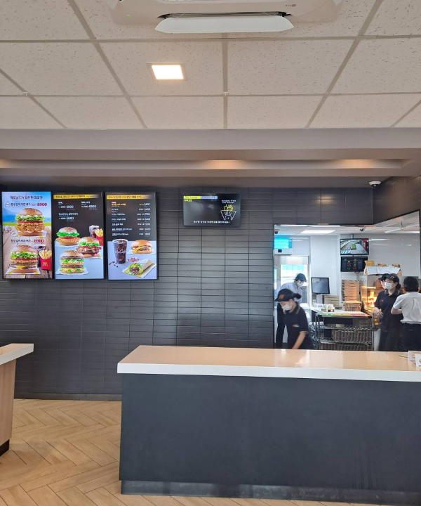 맥도날드 청라DT점 카운터