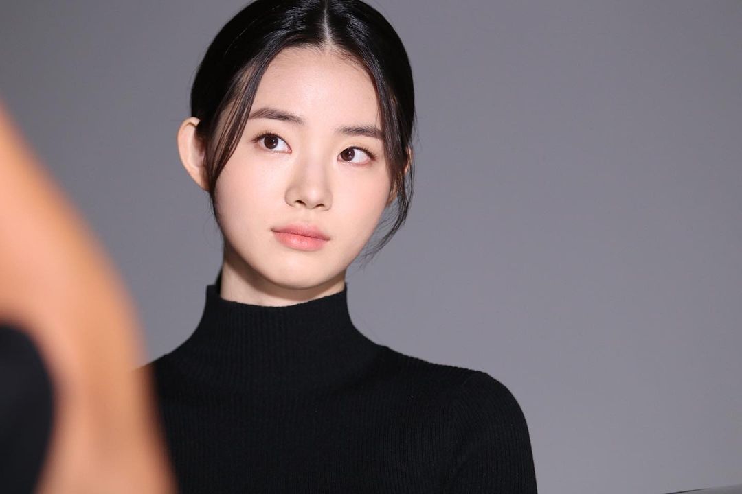 첫 영화 대결 아이유를 넘어설지&#44; 신시아의 행보