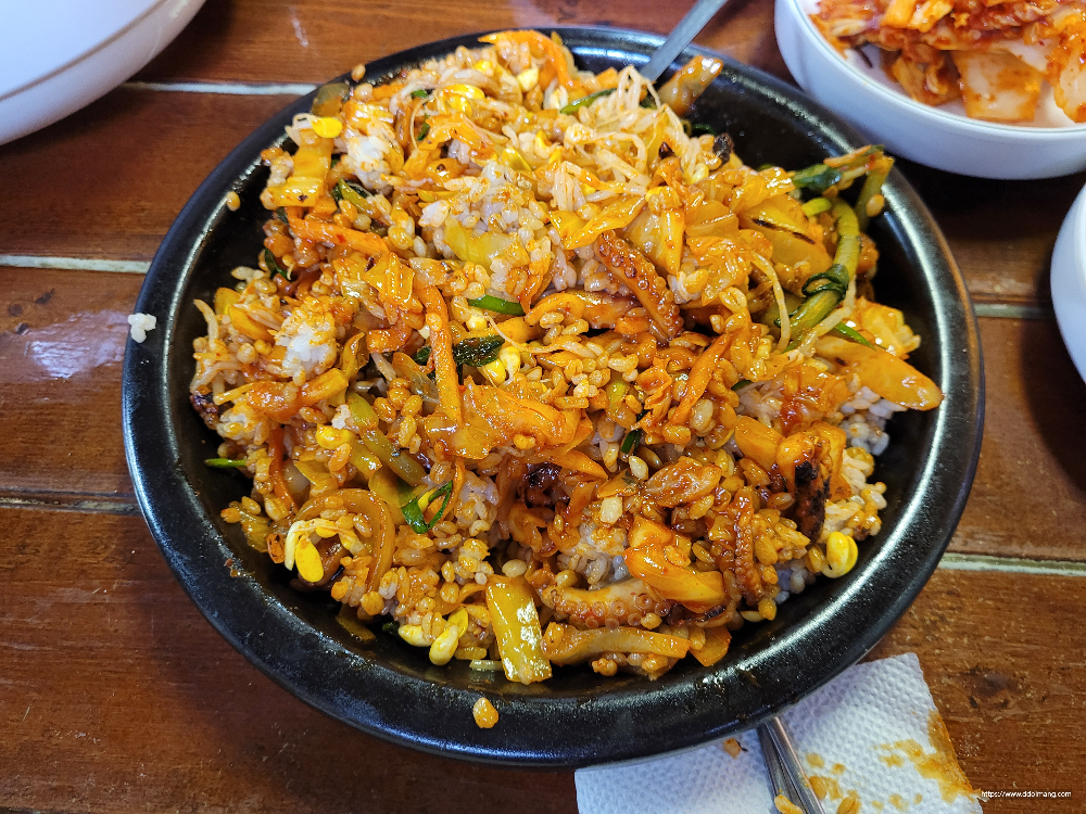 비벼진 낚지덮밥