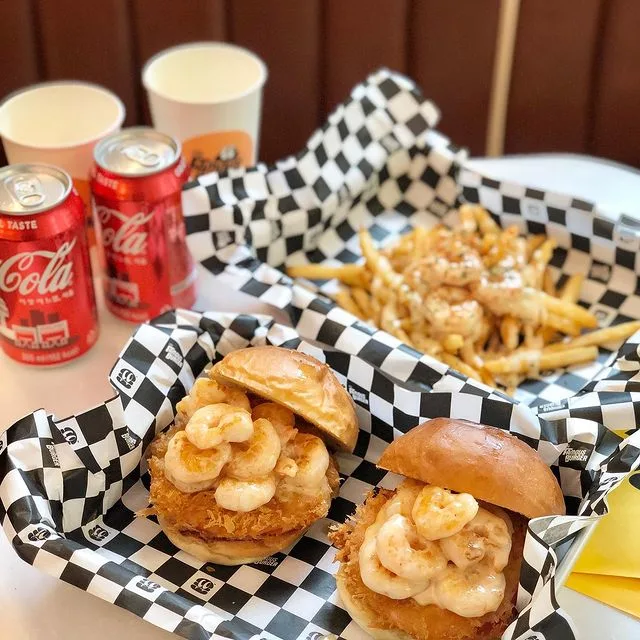 '더 페이머스 버거' 마포 홍대점