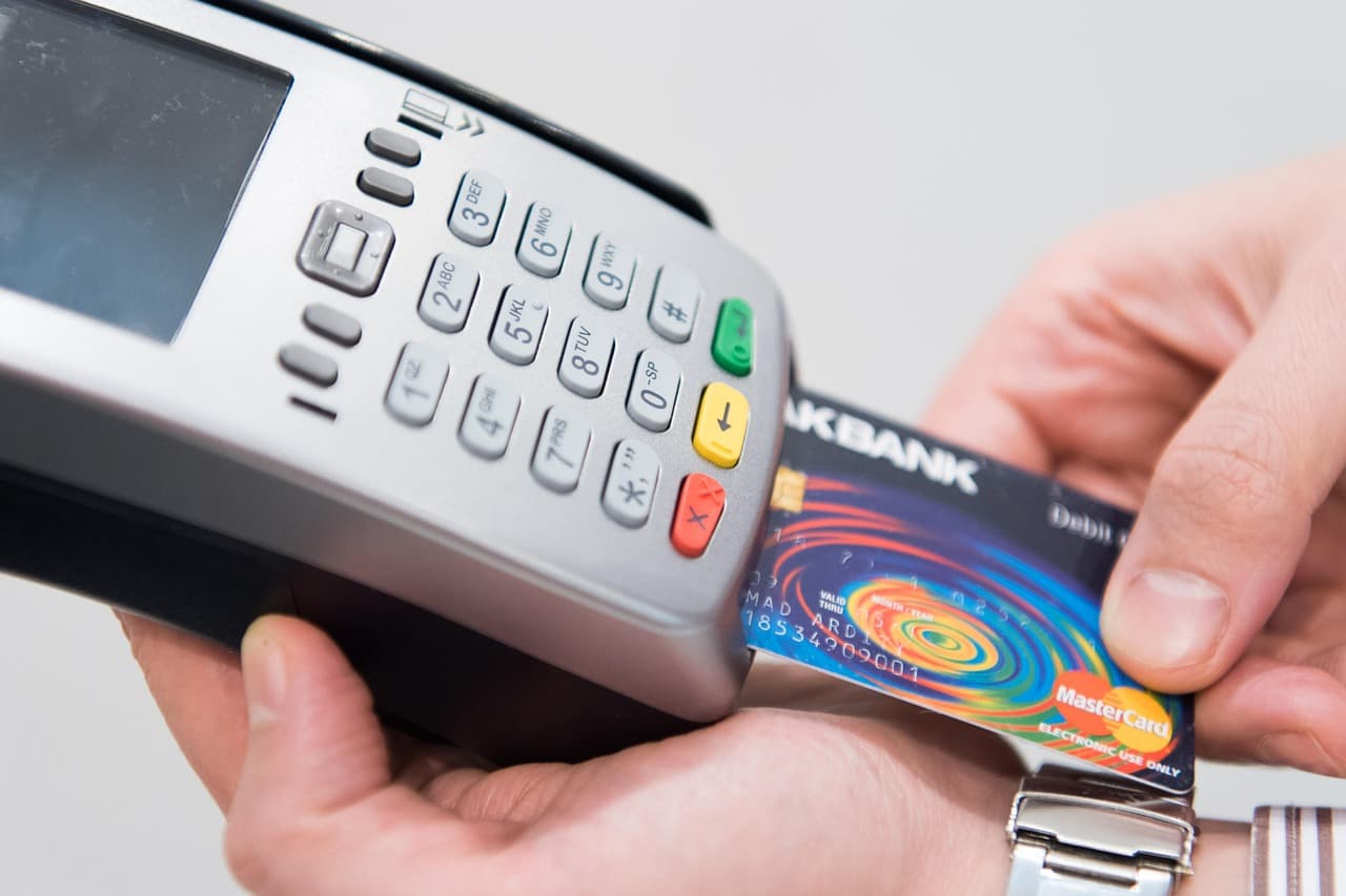 여행 전 꼭 알아야 할 해외 카드 사용법을 담은 안내 이미지