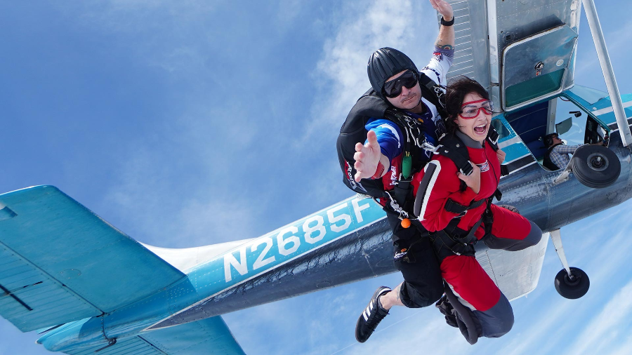 스카이다이빙을 추천하는 이유