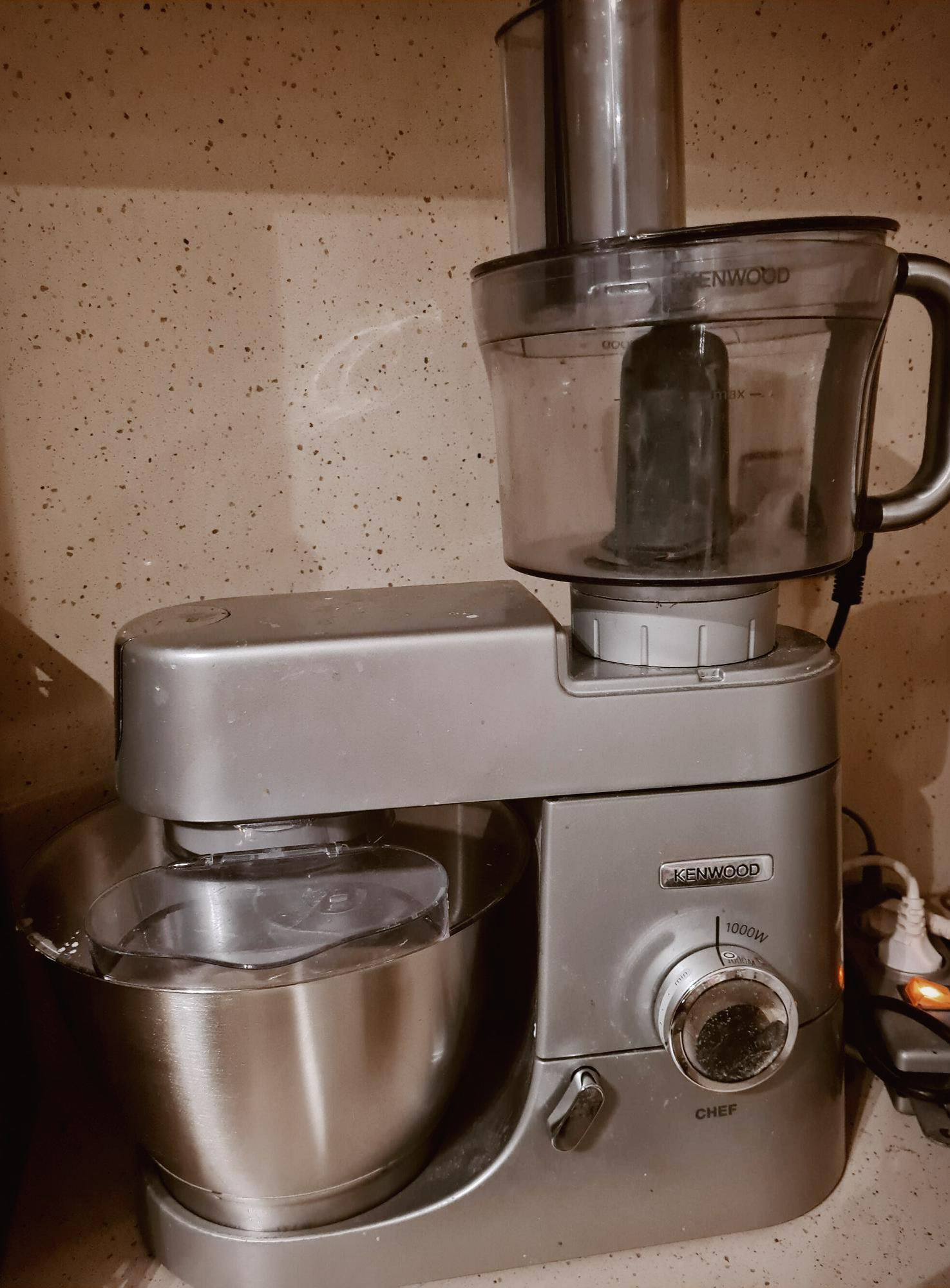 켄우드스탠드 믹서에 푸드프로세서를 붙인모습