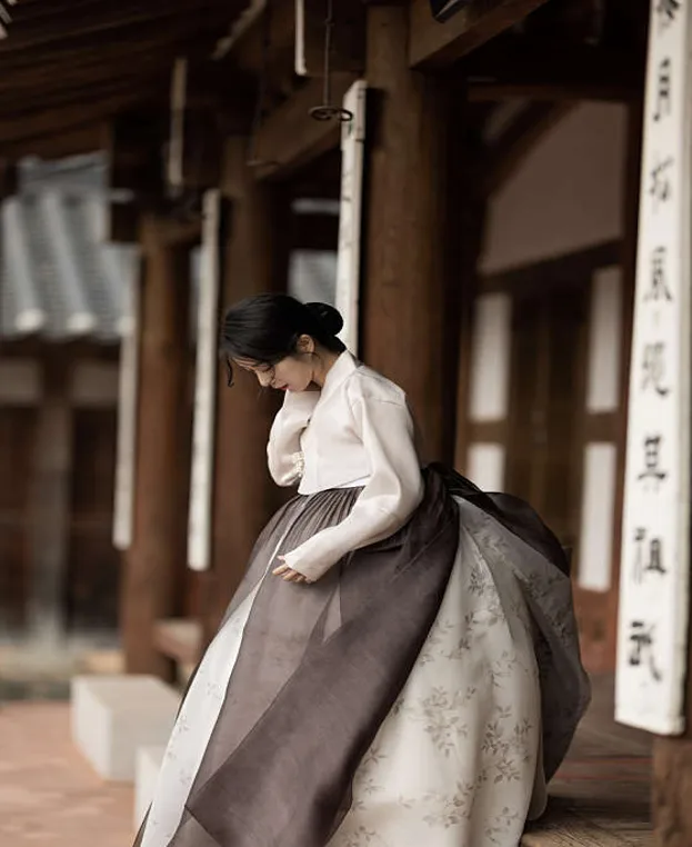 선연하다