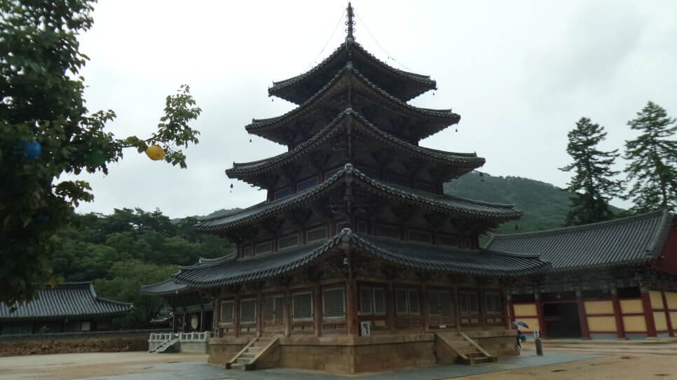 보은 법주사 : 천년의 세월을 견딘 국보의 향연과 황금 미륵불의 자비 천년의 불심을 간직한 호서 제일 가람