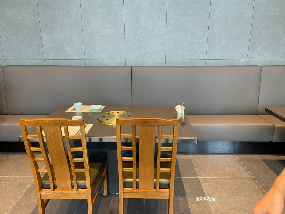 서울 강남 소갈비 맛집 삼원가든 - 배정받은 쇼파 좌석